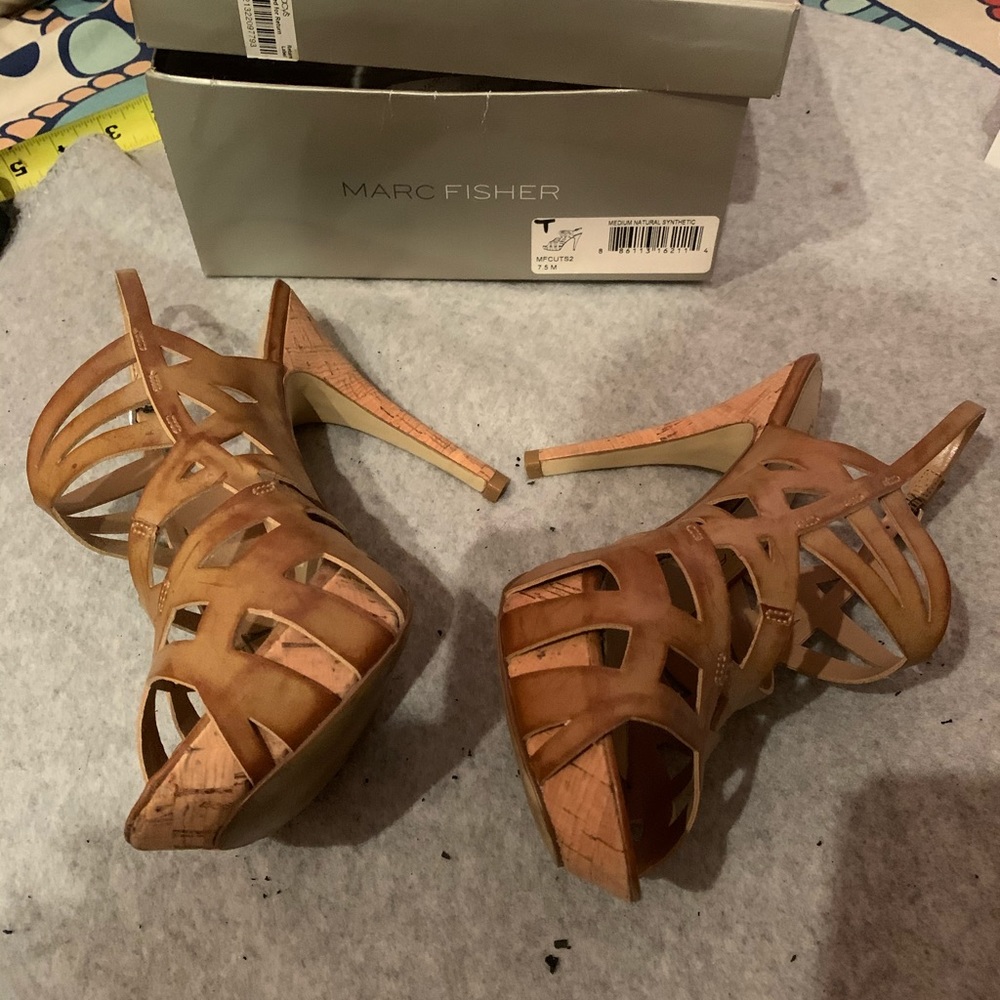 Cute strappy heels EUC